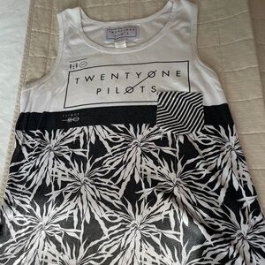 Twenty One Pilots concert tank size Medium